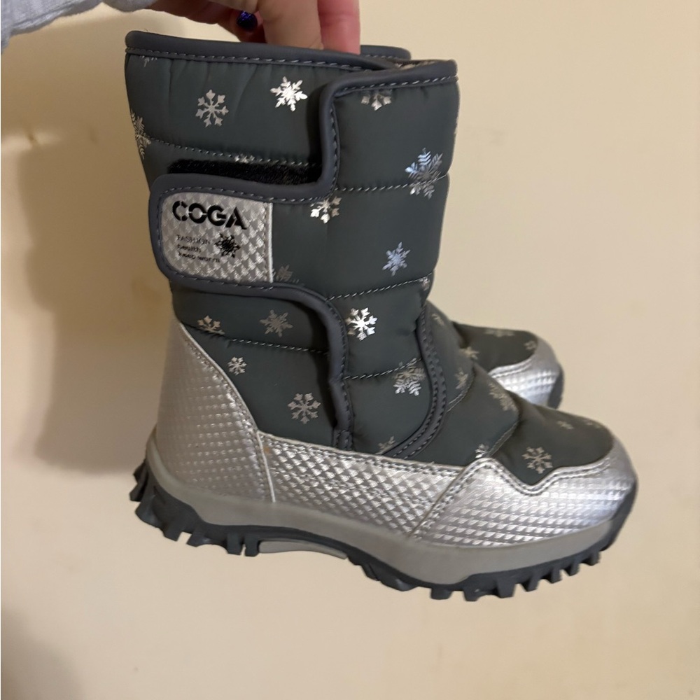 Size 12 Toddler snow boots
